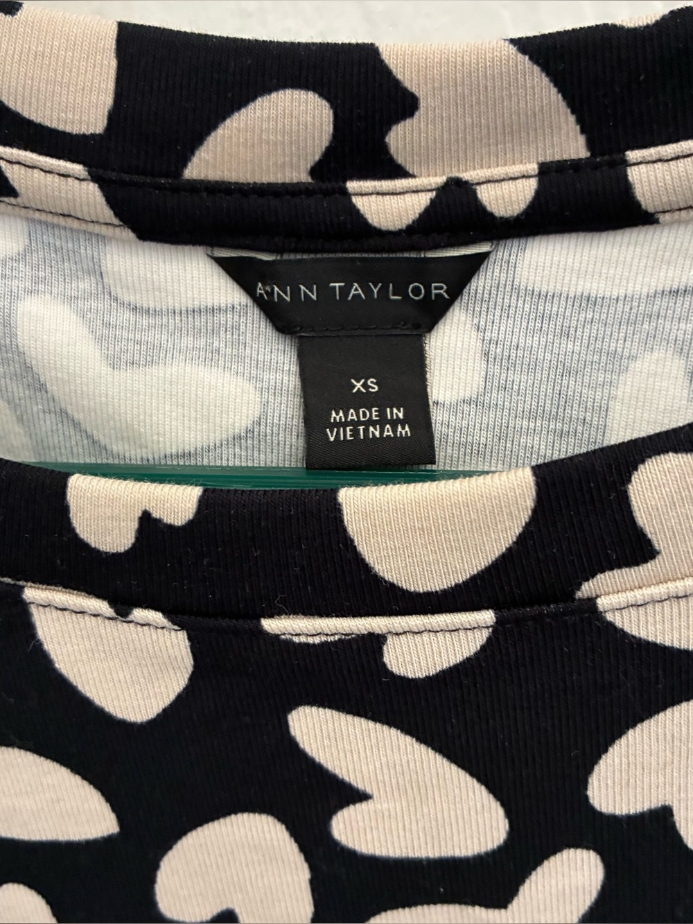 Ann Taylor Black/Cream Puff Sleeve Top NWT